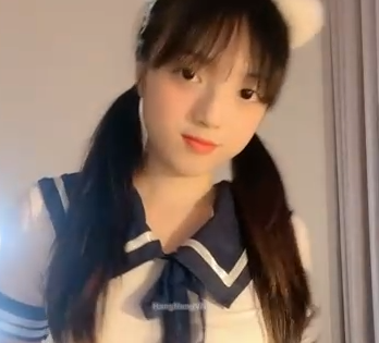 Bảo vệ: Vẫn là em má hồng xinh xinh nhưng mà nhảy ngoáy mông