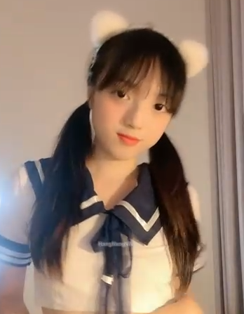 Bảo vệ: Vẫn là em má hồng xinh xinh nhưng mà nhảy ngoáy mông