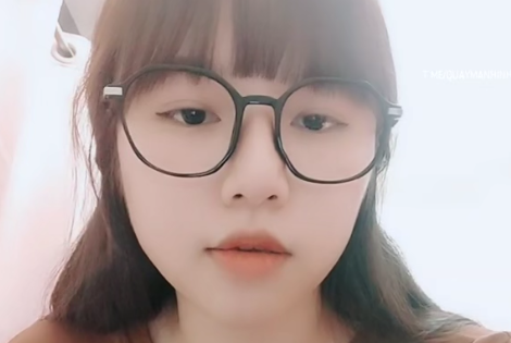 Bảo vệ: Thử xem em này xem có nứng không các bác