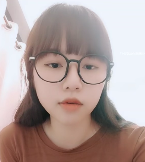 Bảo vệ: Thử xem em này xem có nứng không các bác