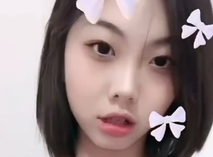 Cháu gái 2k9 tuổi teen thủ dâm mặt xinh bím mới mọc lông