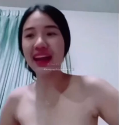 Video call khoe với người yêu bím đã mọc nhiều lông