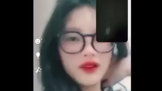 Ánh Dương video call show hàng cho bạn trai xong bị lừa tung lên mạng