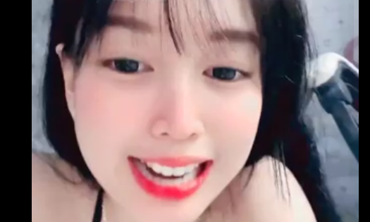 Thỏ xinh 206 nhưng chỉ lắc bưởi thôi