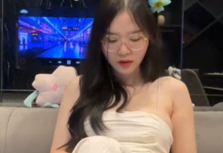 Bảo vệ: Tim tôi rạo rực khi thấy em ấy