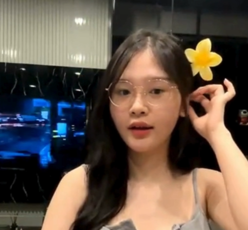 Bảo vệ: Thêm clip em yangying_99 theo yêu cầu của anh em