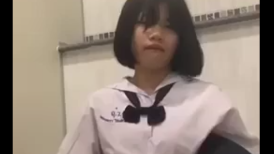 Bảo vệ: Em học sinh Thái Lan móc cua ở WC