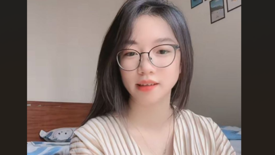 Bảo vệ: Móa này xinh ghê ý.