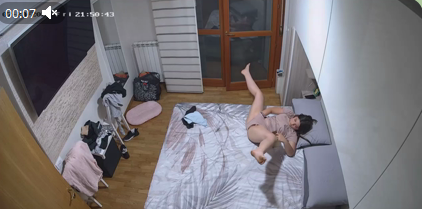 Bảo vệ: Lộ camera quay cô gái thủ dâm