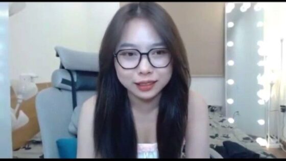 Bảo vệ: Bým hồng hào thế này ae chỉ muốn húp sò thôi