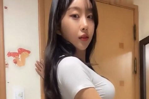 Bảo vệ: Cô gái người Hàn hot nhất ngày hôm nay