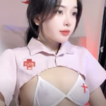 Bảo vệ: Chiều lòng các fan – idol Hằng Kiều cosplay bộ y tá