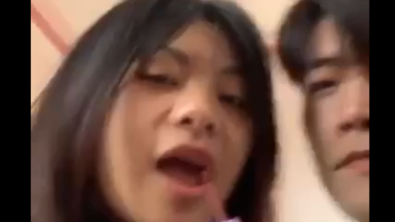 Bảo vệ: Cô bé lần đầu được bú