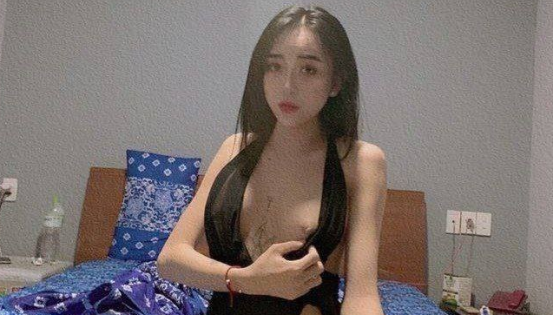 Hot girl làm nail Phạm Khả Vân có clip hót