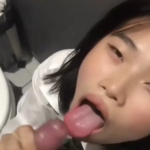 [Thái Lan] Em học sinh bus cu ngay trong WC