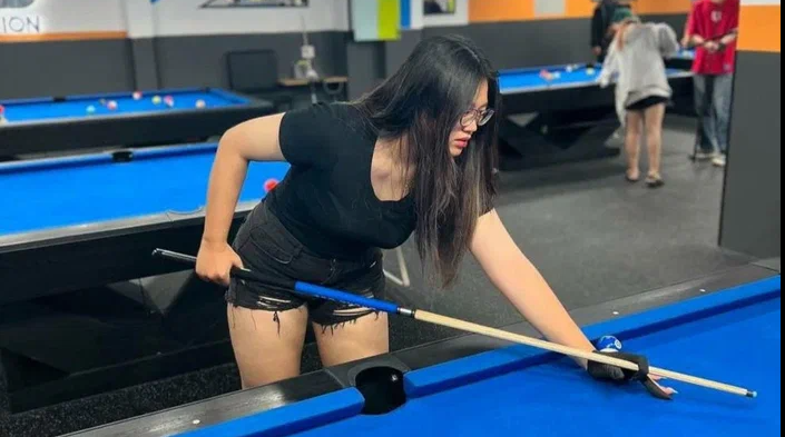 Bảo vệ: Con cặc anh ghim sâu vào lòn em sướng quá à =))