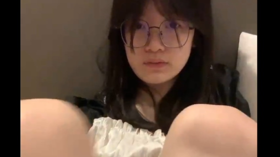 Bảo vệ: Cô bé đeo kính cận làm xao xuyến bao anh