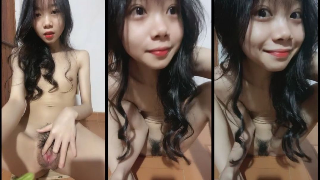 Bảo vệ: Em 2k10 xinh xắn đáng yêu thích tham du với dưa chuột nè