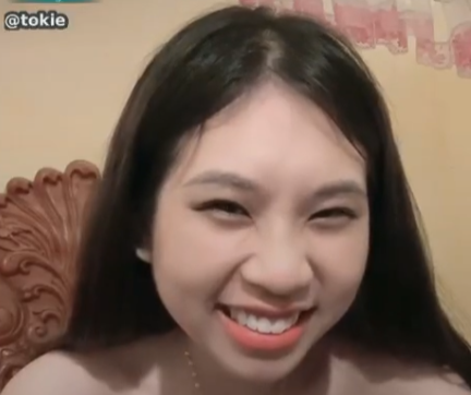 Bảo vệ: Nụ cười tỏa nắng của em làm say đắm các anh nè