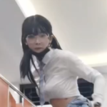 Bảo vệ: Em gái thẩm ngay trong nhà vệ sinh công cộng