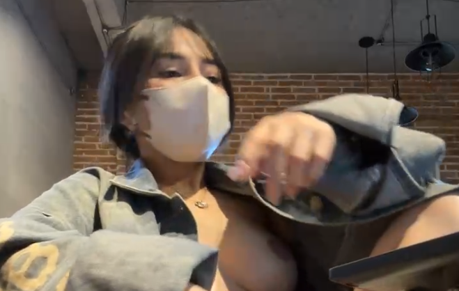 Bảo vệ: Eira2004 và những khoảnh khắc chơi với toy của cô (4 clips)