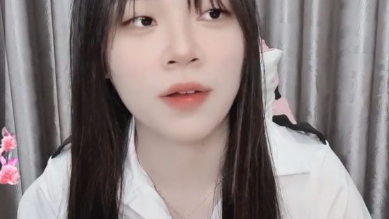 Bảo vệ: Em là Minh Ha có chiếc bím màu hồng xinh xinh nè