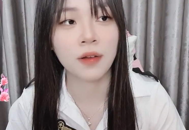 Bảo vệ: Em là Minh Ha có chiếc bím màu hồng xinh xinh nè