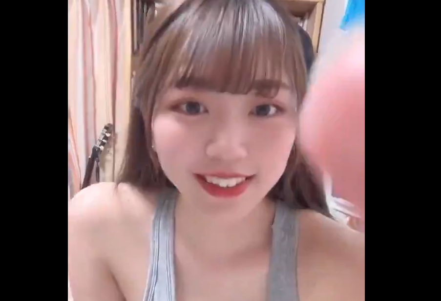 Bảo vệ: Nhìn cô ấy phê quá… 2 clip