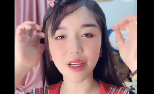 Em mặc nội y chứ em ko có show đâu