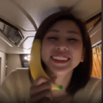 Bảo vệ: Mời các anh vào ăn chuối ạ.