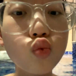 Bảo vệ: Lần đầu được xem gái tắm nude nè…