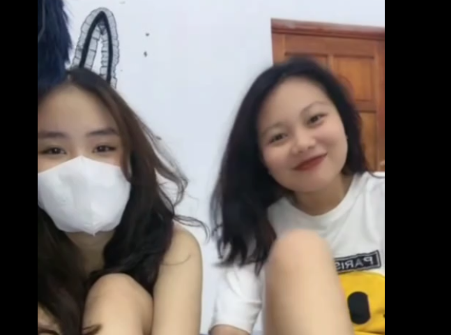 Chén 2 công chúa mặt nạ